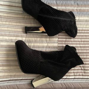 Boots size 6 1/2